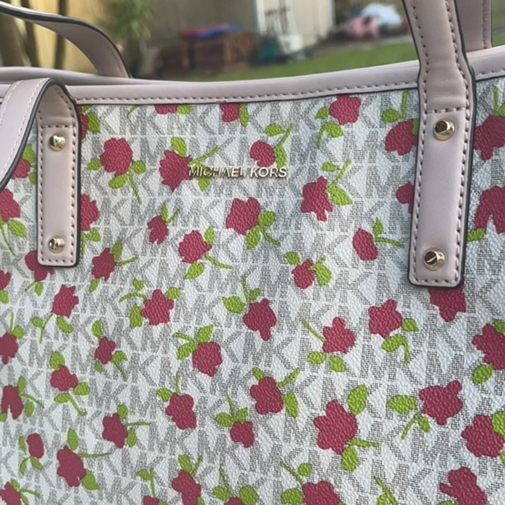 Micheal kors tote